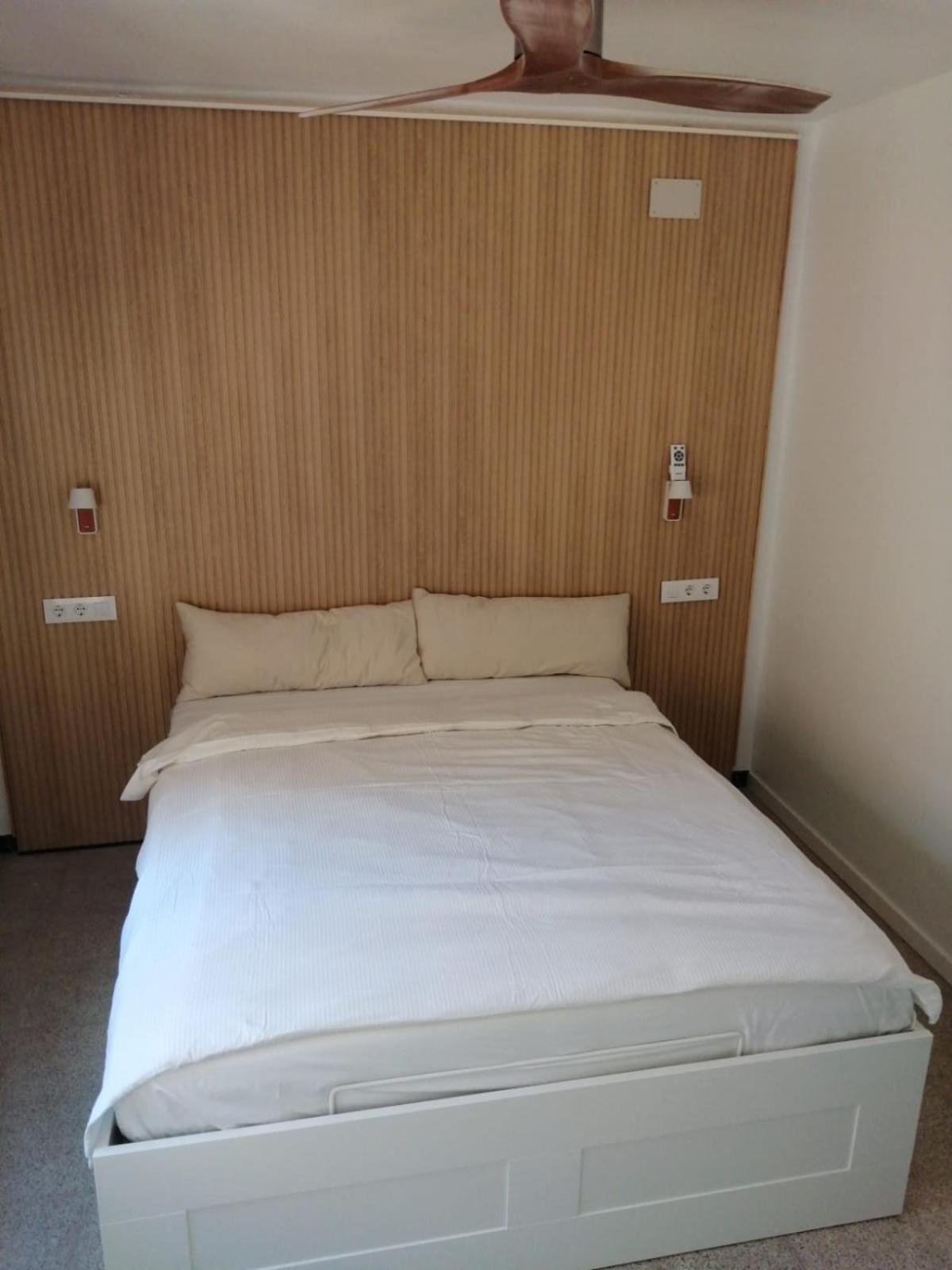 2 Bedroom Large Modern Apartment In Blanes Old Town 50M From The Beach! Екстериор снимка