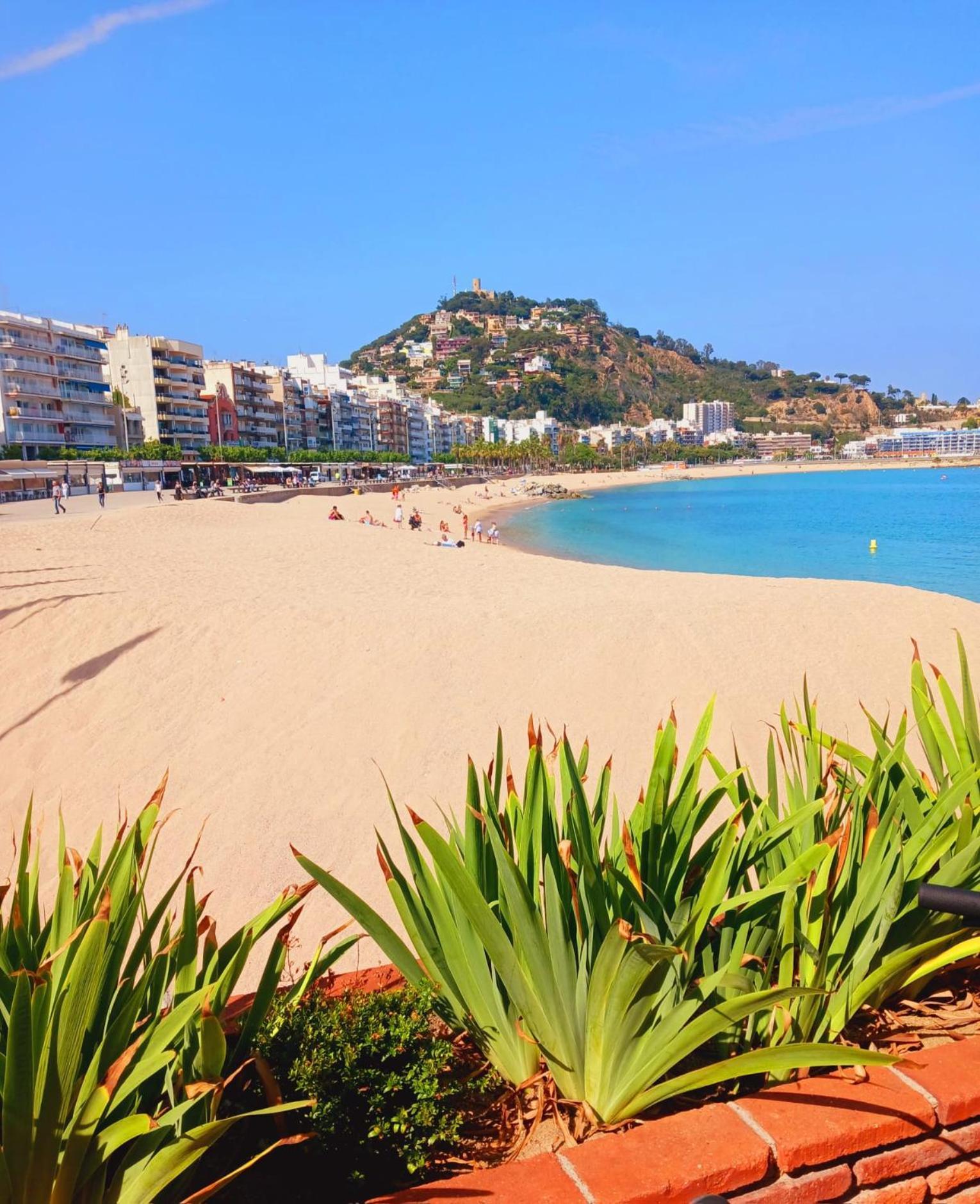 2 Bedroom Large Modern Apartment In Blanes Old Town 50M From The Beach! Екстериор снимка